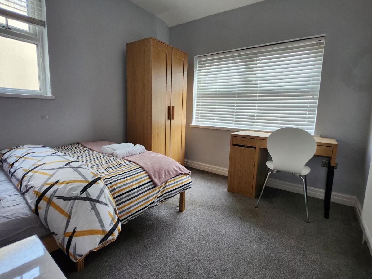 Leopold House Guest house *