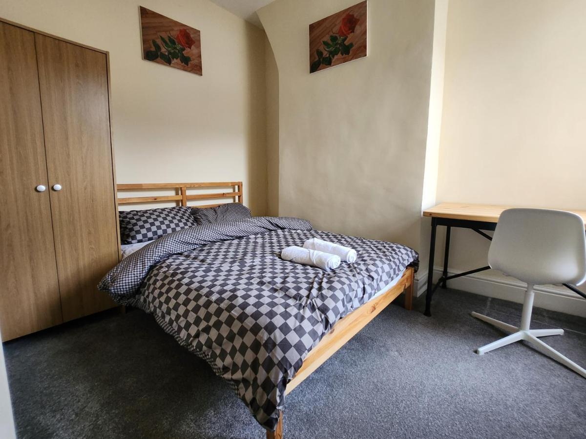 Leopold House Guest house *